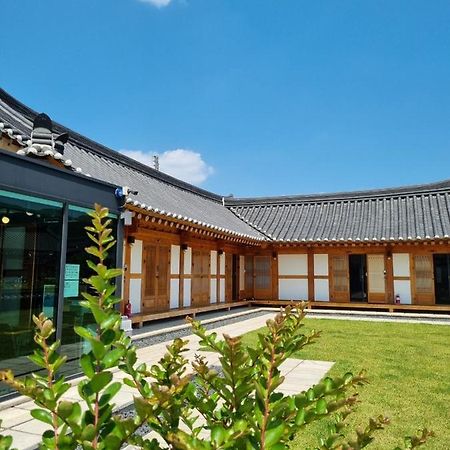 Villa Wonhwaroo à Gyeongju Extérieur photo