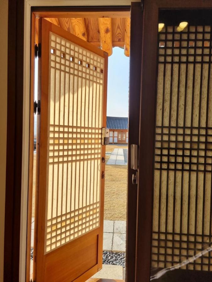 Villa Wonhwaroo à Gyeongju Extérieur photo