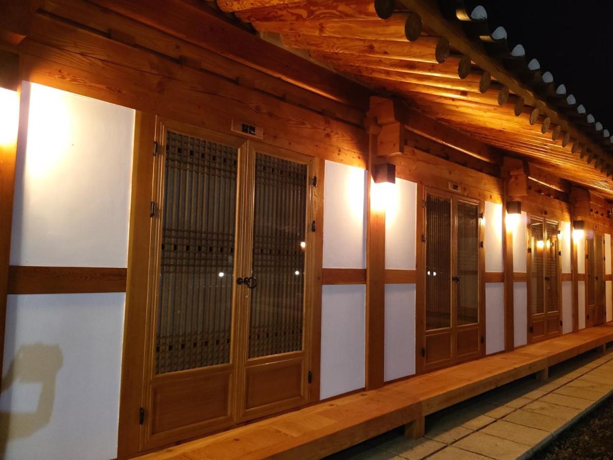 Villa Wonhwaroo à Gyeongju Extérieur photo